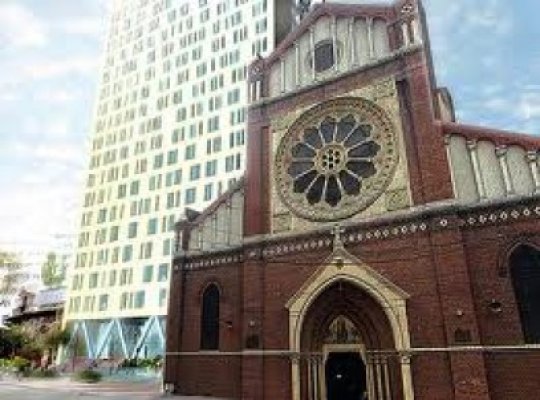 Oprescu, obligat de instanţă să demoleze Cathedral Plaza